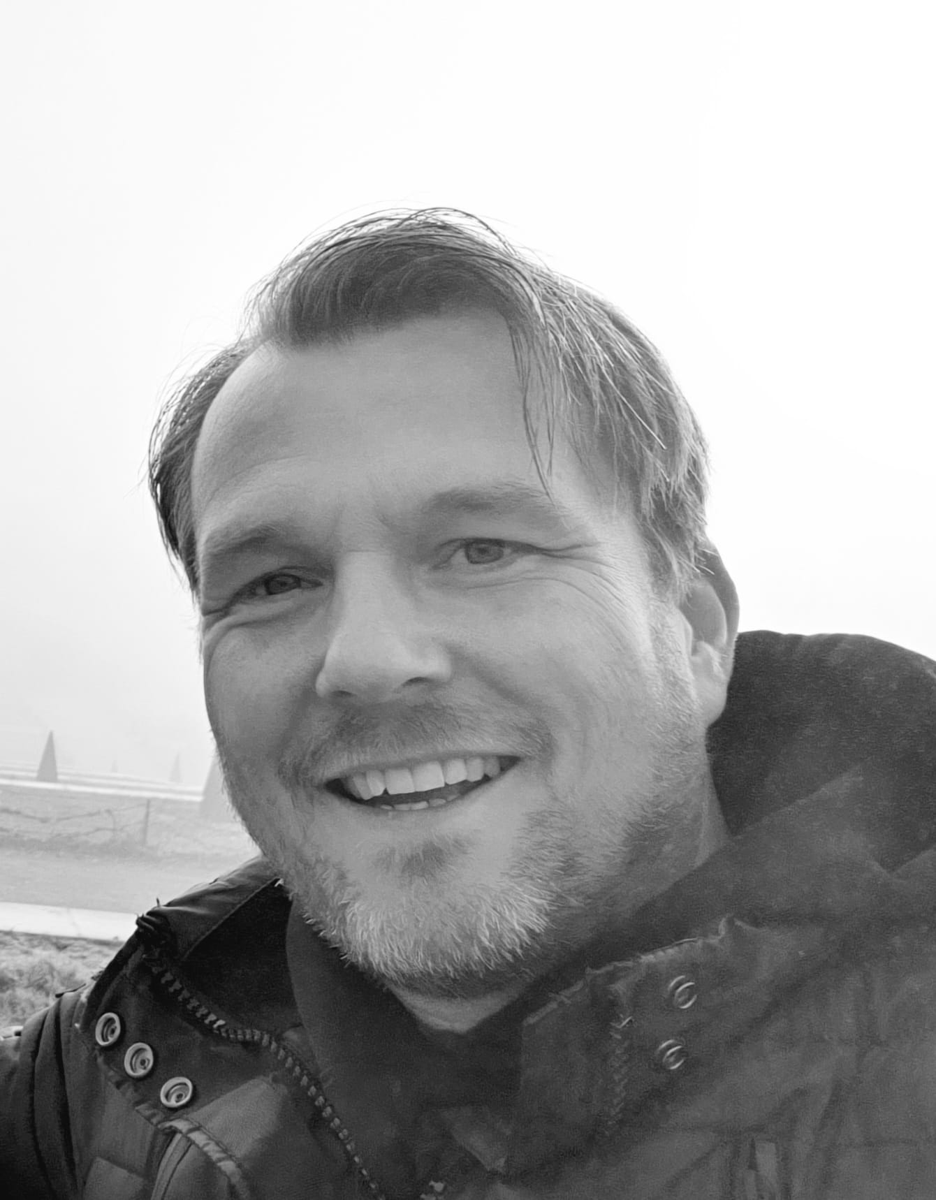 Eric van der Meulen
                            