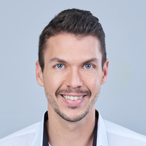 Julian Massing
                            